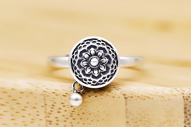 Instant Calm Ring - The Fidget Ring Spinner For Anxiety Relief.